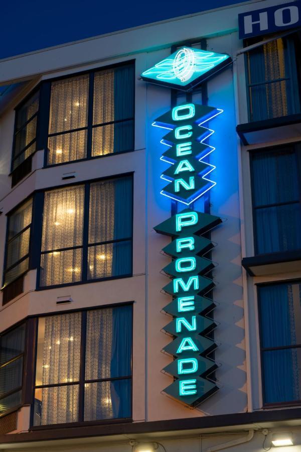 Ocean Promenade Hotel White Rock Extérieur photo