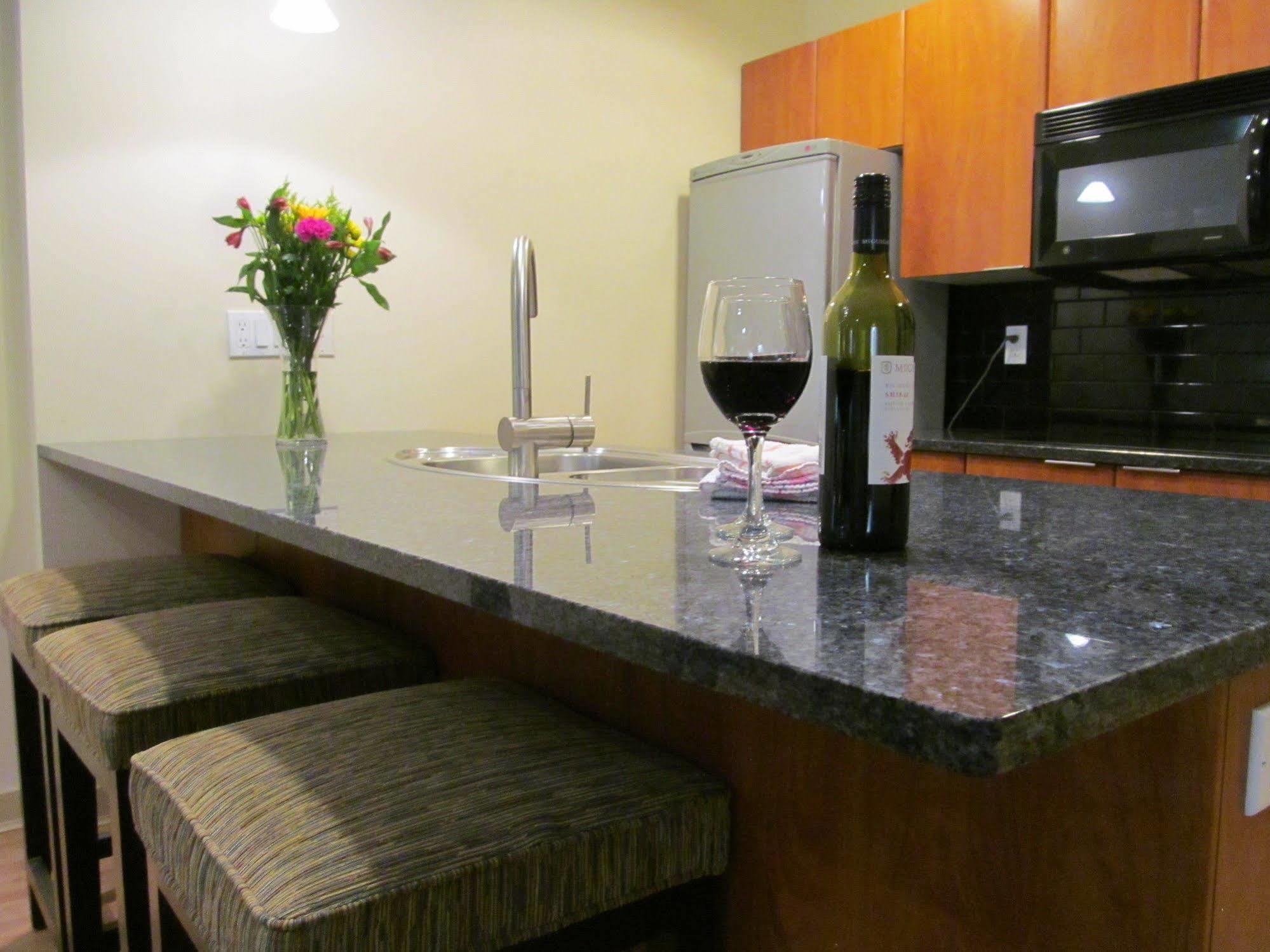 Ocean Promenade Hotel White Rock Extérieur photo