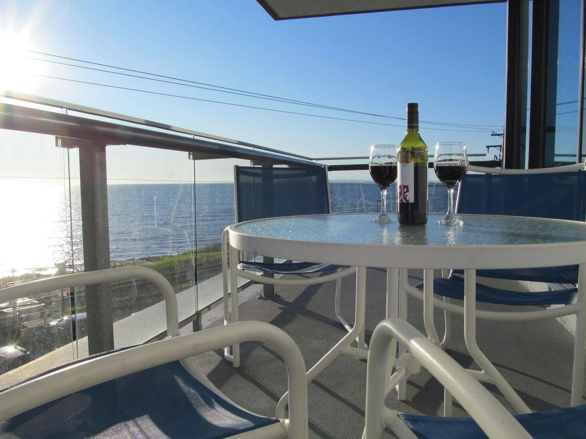 Ocean Promenade Hotel White Rock Extérieur photo
