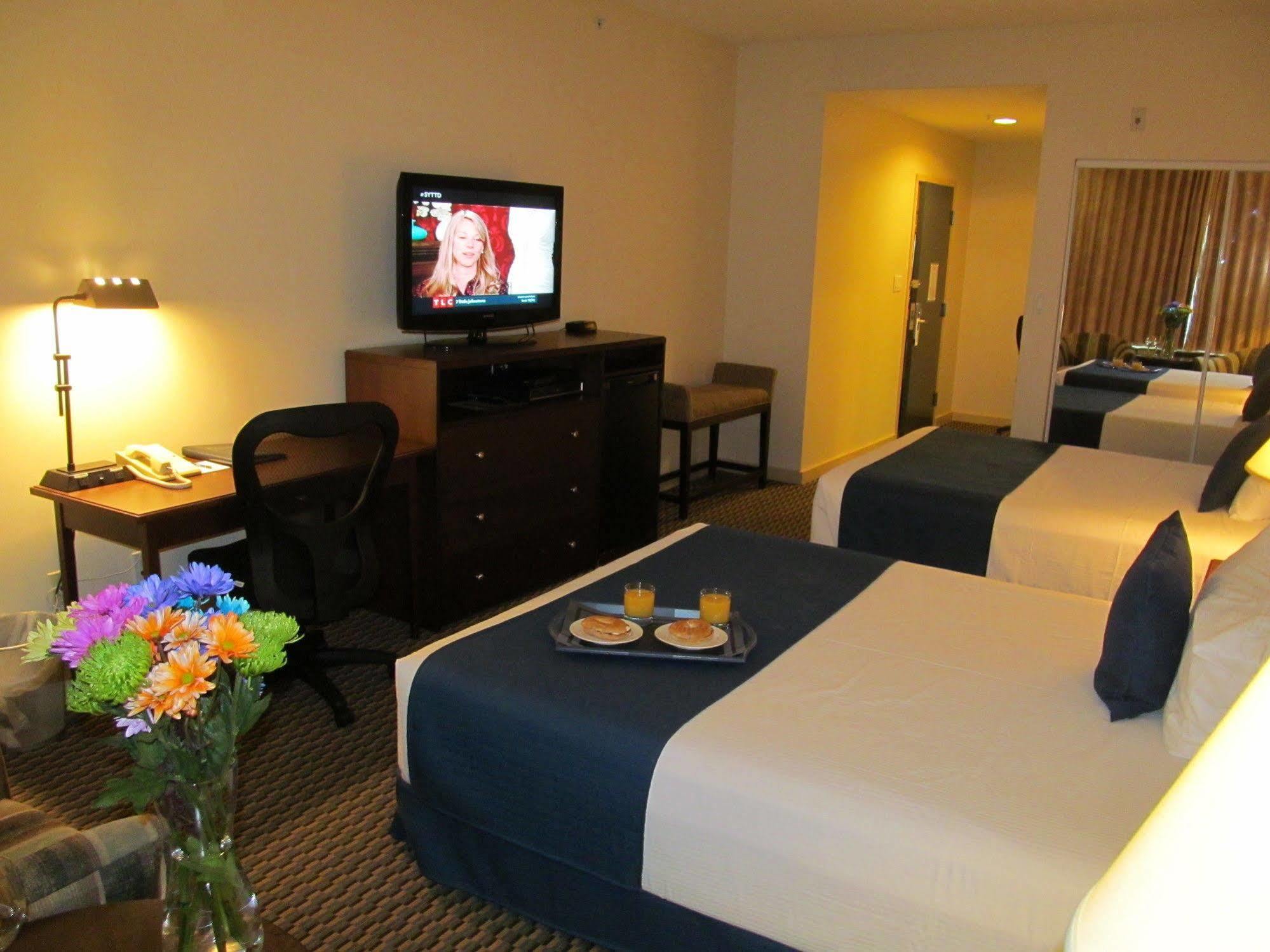 Ocean Promenade Hotel White Rock Extérieur photo