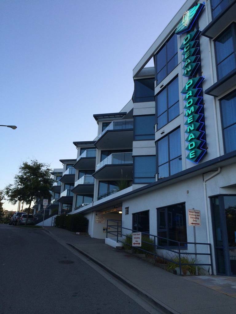 Ocean Promenade Hotel White Rock Extérieur photo
